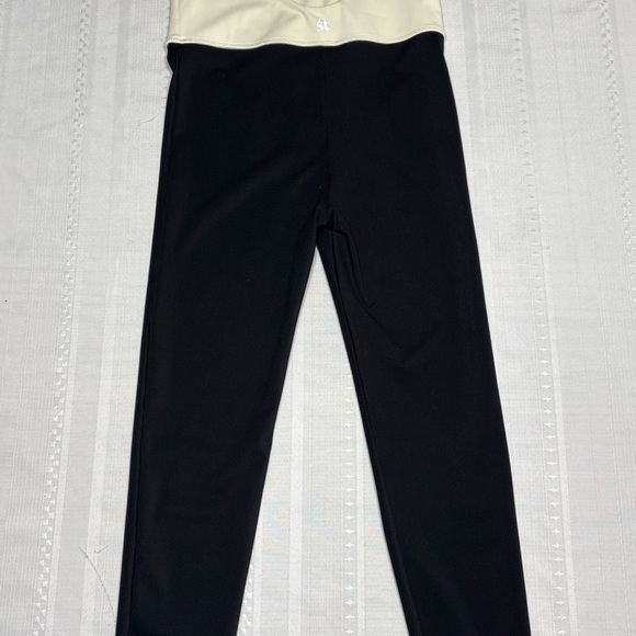 Strut This! Elegant Black and Cream Jumpsuit- Size Medium - Picture 10 of 13